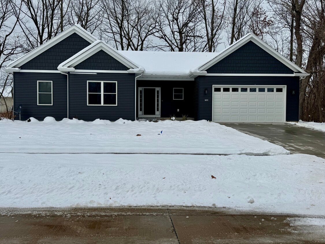 Primary Photo - 706 Foret Mansur