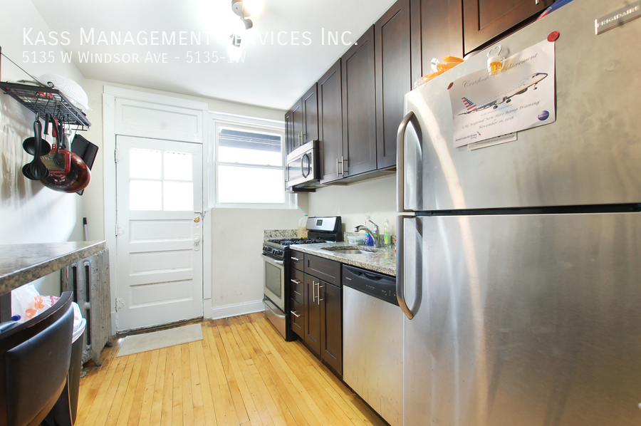 Foto principal - 5135 W Windsor Ave