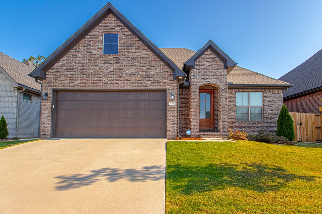 Foto principal - Newer construction in WLR