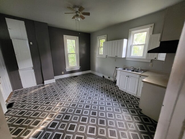 Building Photo - 2 Bed/1 Bath