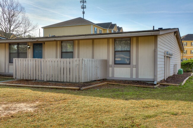 Building Photo - 121 Fister Ct