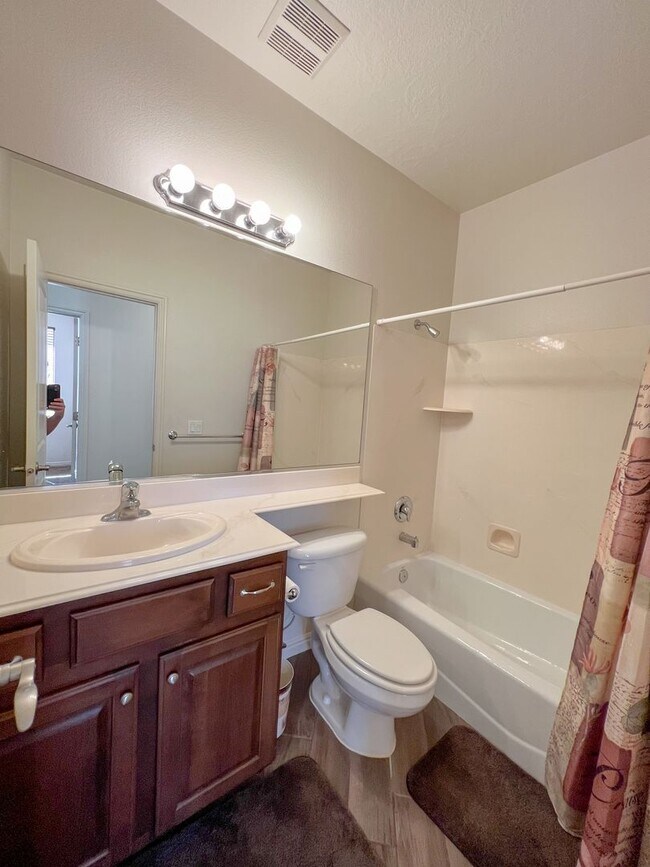 Foto del edificio - 1775 N Overland Trails Dr