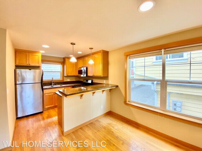 Building Photo - 3 br, 2 bath House - 5806 A Roosevelt Way NE