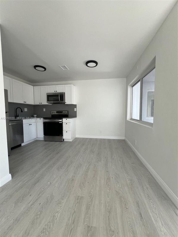 Foto del edificio - 1831 NE 56th St