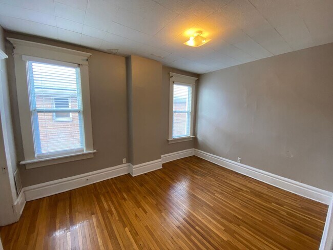Building Photo - 1467 Worthington St