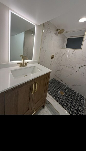 Foto del edificio - 3811 W 61st St