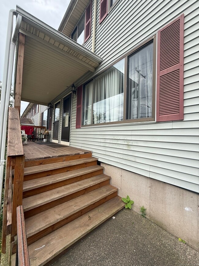 Building Photo - 151 Newington Ave