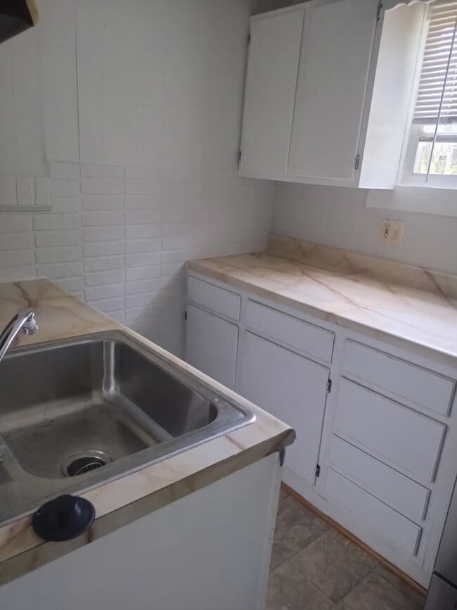Building Photo - 408 Lyndhurst St