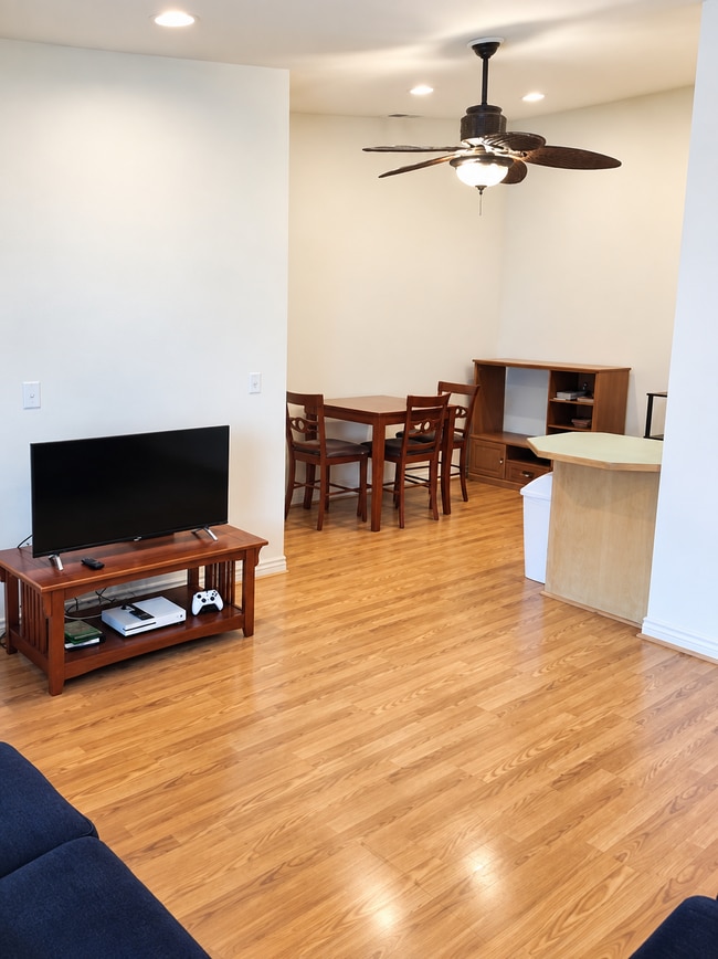Building Photo - 1533 N 550 W