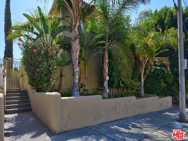 Foto del edificio - 1540 N Fuller Ave