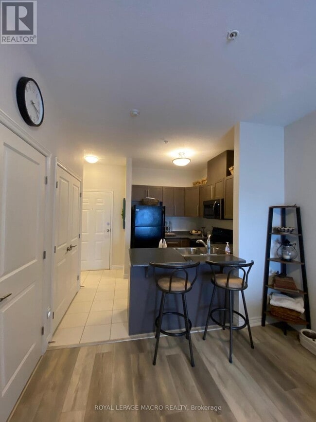 Photo du bâtiment - 3200-3200 Hamilton Regional Rd 56