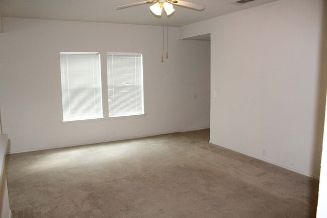 Building Photo - Lovely 3 BR 2 BA Home for Lease in Cross Oak Ranch Addition