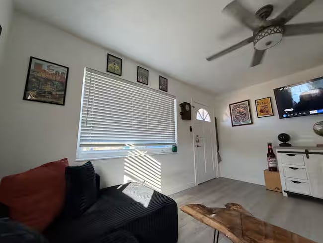 Building Photo - 5758 20th Ave N