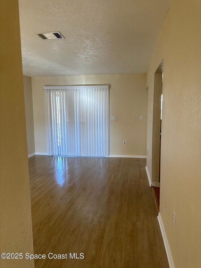 Building Photo - 236 Bristol Ct