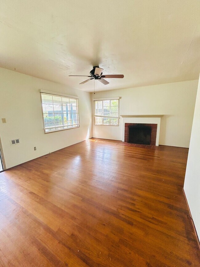 Foto del edificio - Live by Windansea Beach in La Jolla - 4BD/2.5BA Home - Only $5,995/mo!
