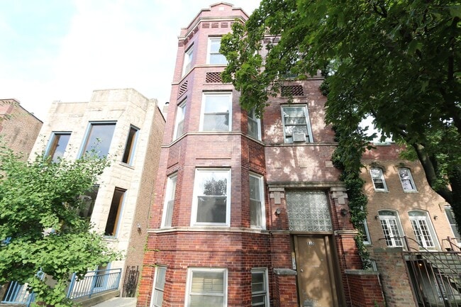 Building Photo - 835 S Laflin St
