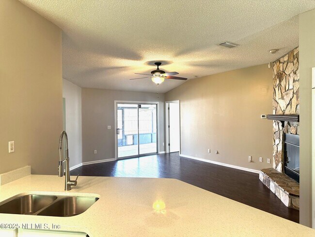 Foto del edificio - 229 Nadia Michelle Ct N