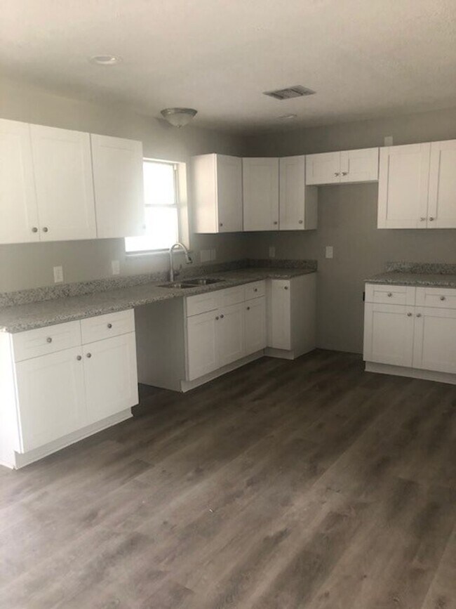 Building Photo - Newly renovated home located in the Sour L...