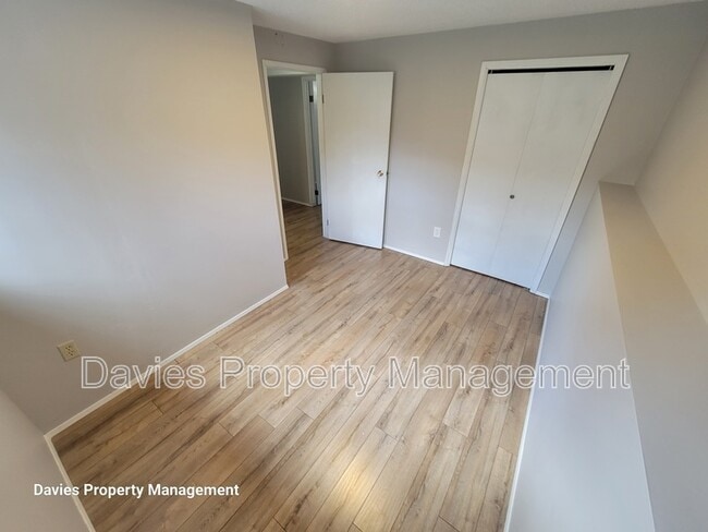 Building Photo - 8725-8151 151 St NW