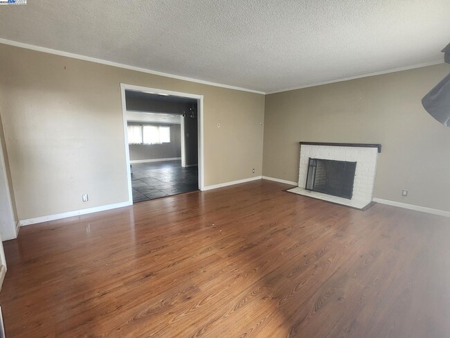 Building Photo - 7482 Larkdale Ave