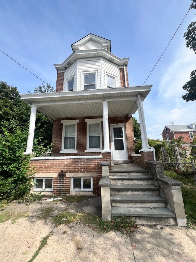 Building Photo - 838 Smith St