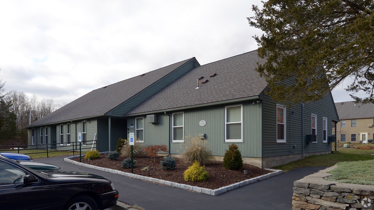 Canonchet Cliffs I Apartments in Hope Valley, RI