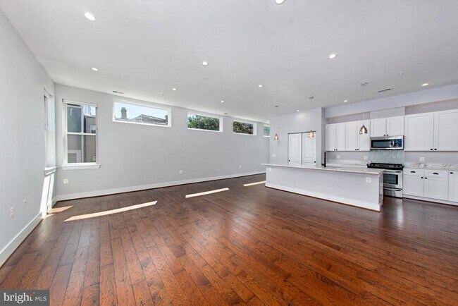 Building Photo - 3542 Warder St NW