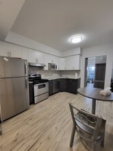 Building Photo - 258B-258B Sunview St