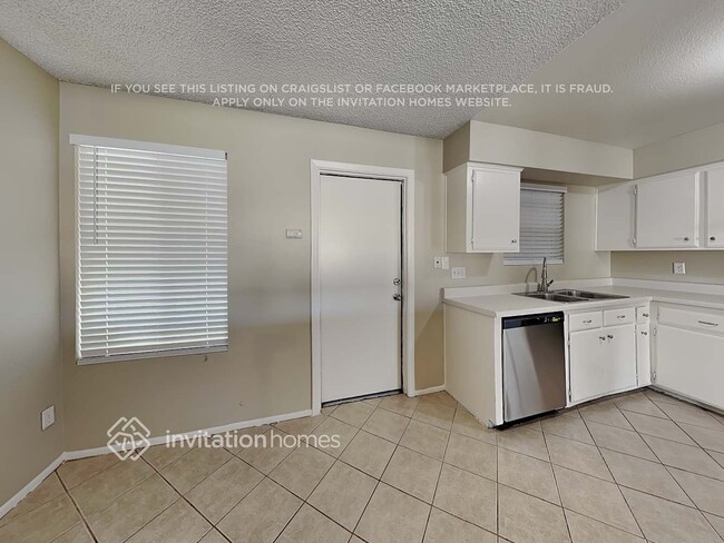 Building Photo - 1020 W Halstead Dr