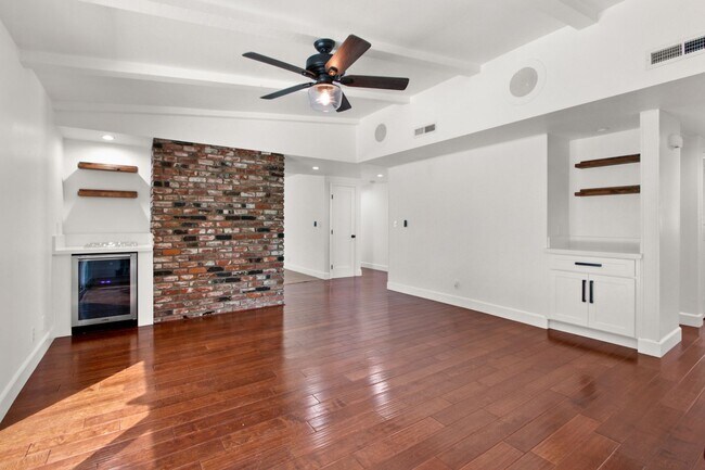 Foto del edificio - Beautiful Rehabbed Home In Mesa Verde with...