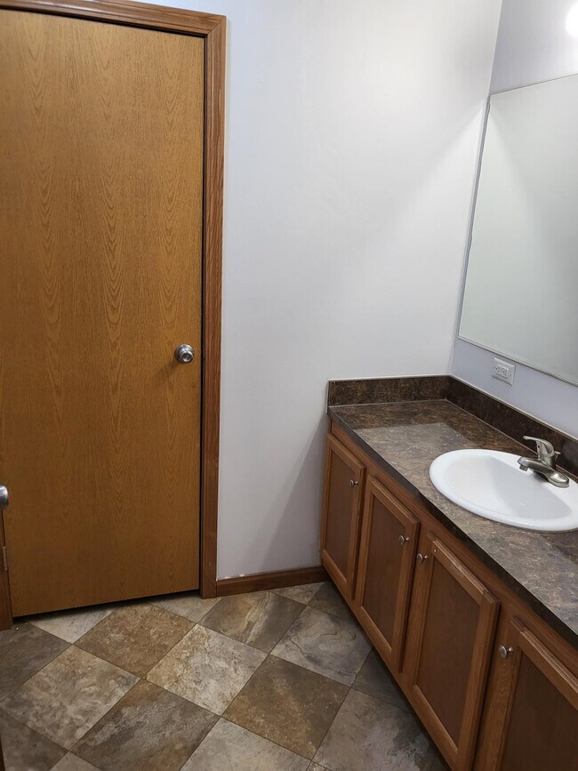 Foto del edificio - 2642 Hillside Dr