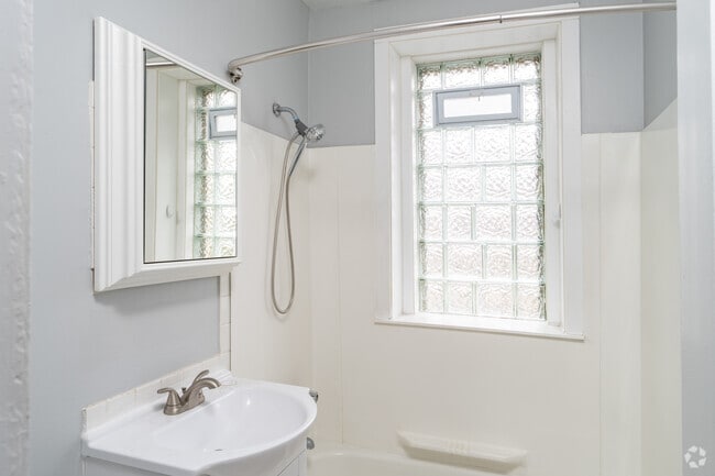 2BR, 1BA - 1180SF - Bathroom - Windsor Apartments