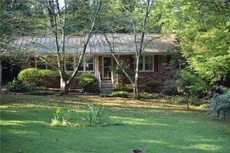 Building Photo - 2535 Melinda Dr NE