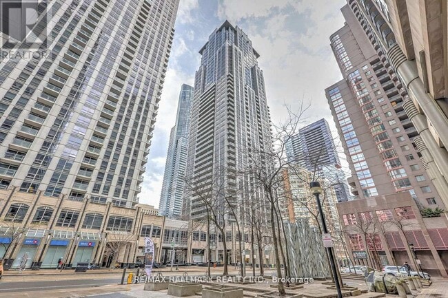 Building Photo - 761 Bay St.
