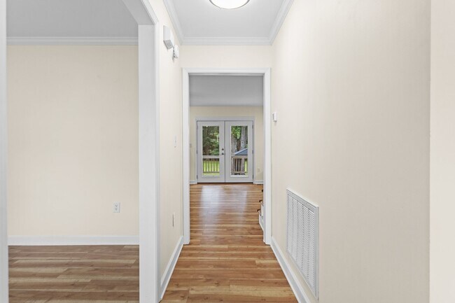 Building Photo - 4 Bedroom 2.5 Bathroom located in Creeks Edge