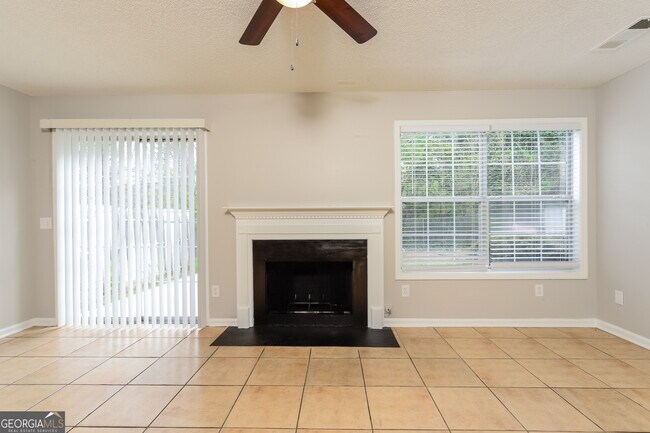 Foto del edificio - 3667 Sapphire Ct