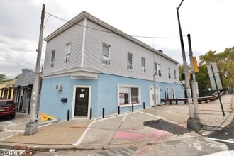 Building Photo - 75 Mill St