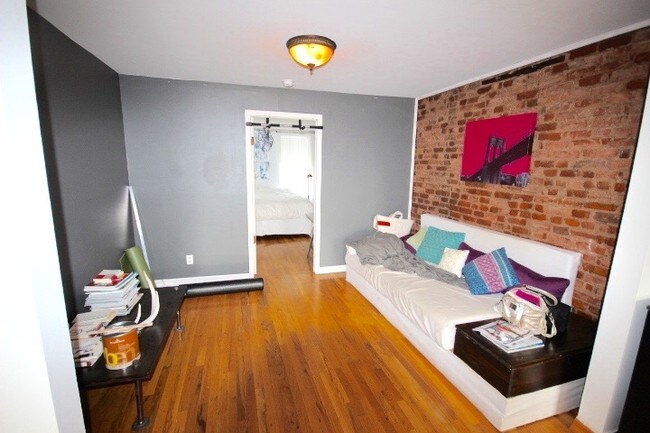 Building Photo - 78 4th Pl