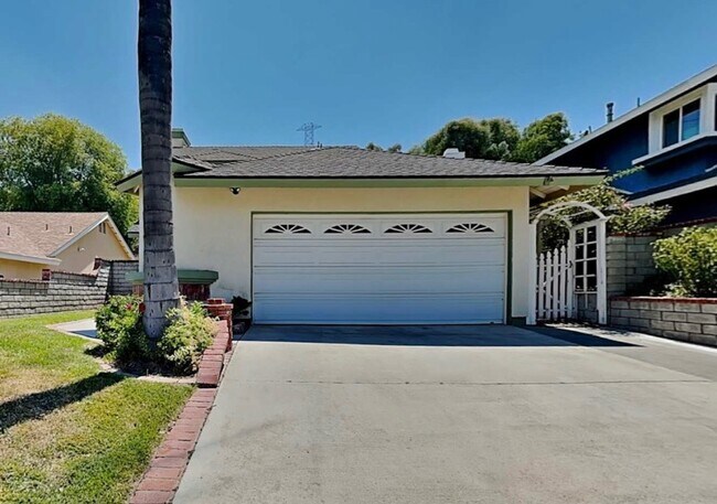 Foto del edificio - 22841 White Pine Pl
