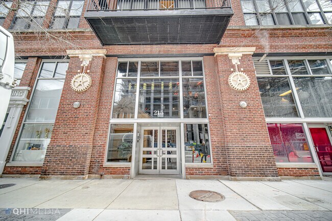 Building Photo - 215 N Aberdeen St