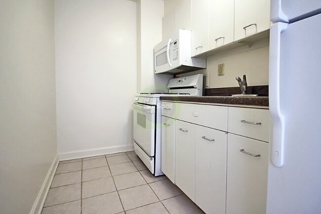 Foto del edificio - 1379 S Shore Dr