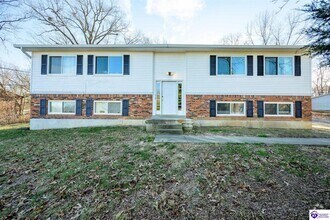 Building Photo - 244 Pinewood Dr