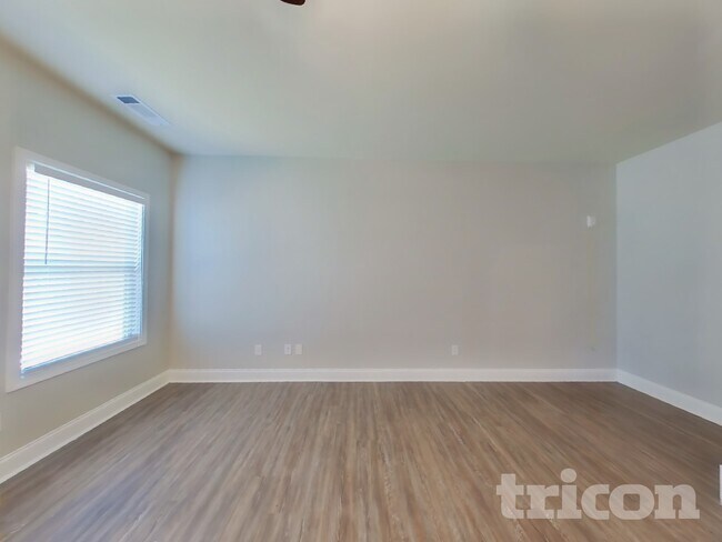 Building Photo - 131 Huntsman Dr
