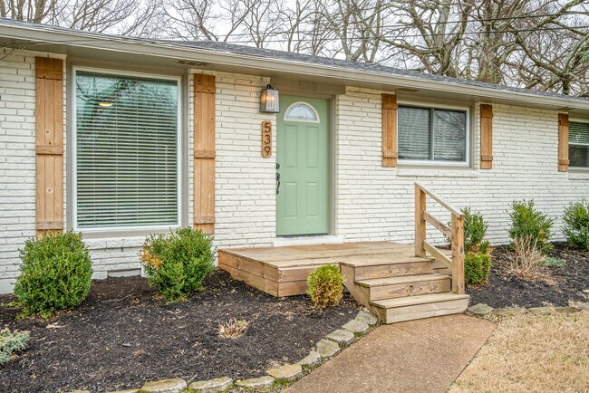 front porch - 539 Northcrest Dr