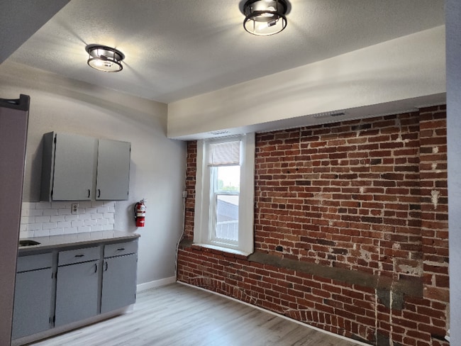 Foto del edificio - 109 N Kimball Ave