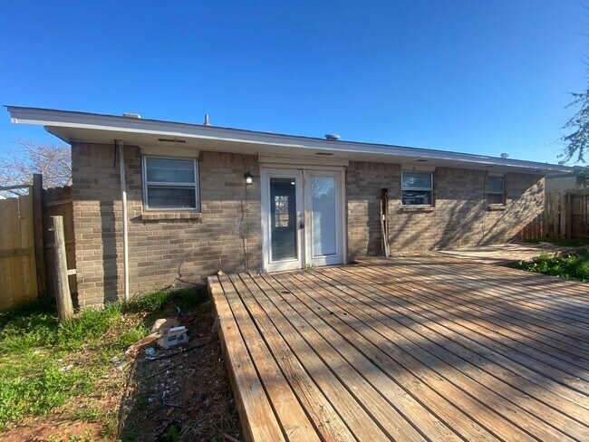 Foto del edificio - 4 Bedroom House Available now in Mustang!!...