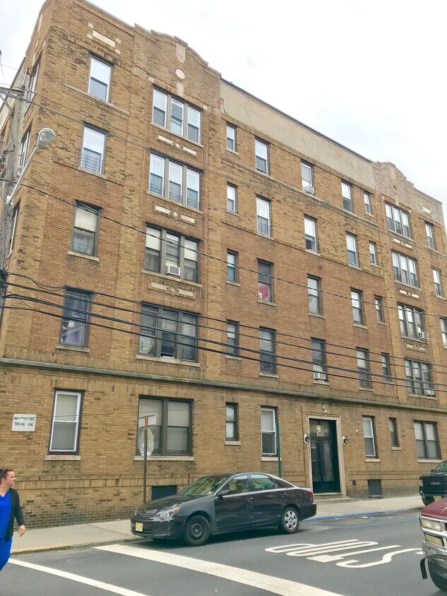 Primary Photo - 401 53rd St