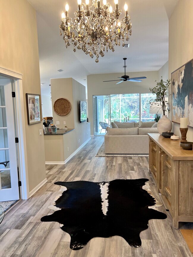 Foyer - 8005 Bobcat Cir