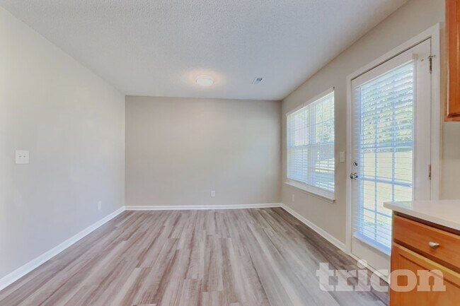 Foto del edificio - 1709 Fern Hill Dr