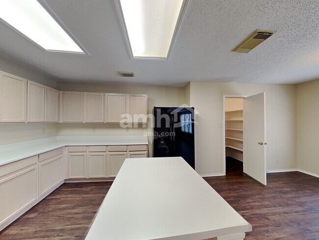 Foto del edificio - 2231 Creekside Bend